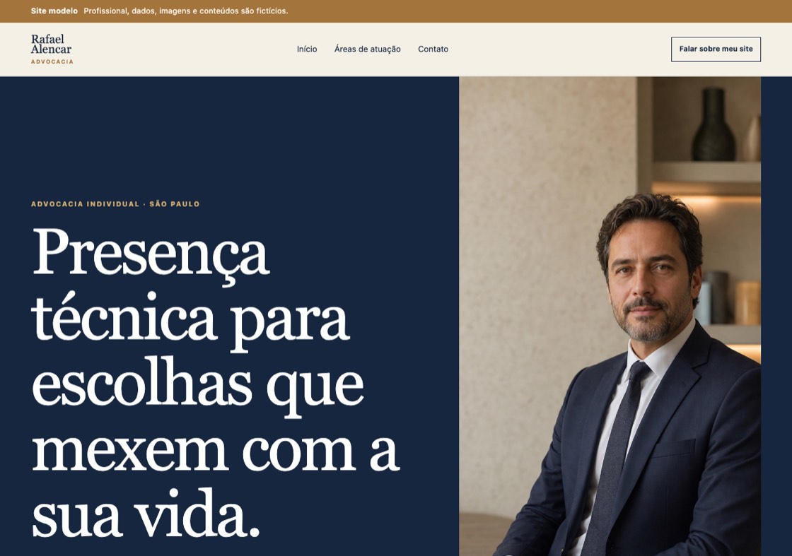 Página inicial de um site de advocacia: título em serif branca sobre fundo azul-marinho e retrato de um advogado de terno.